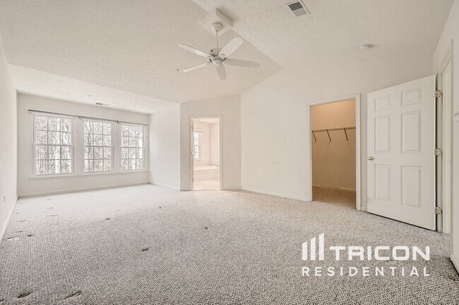 Building Photo - 9851 Bayline Cir