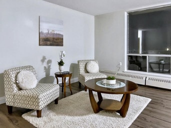 Photo du bâtiment - West Side Village Townhomes & Apartments