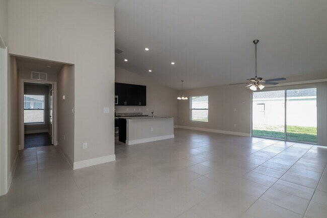 Foto del edificio - 418 Bloomfield Dr