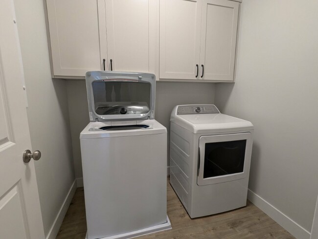 Building Photo - 1561 110 W