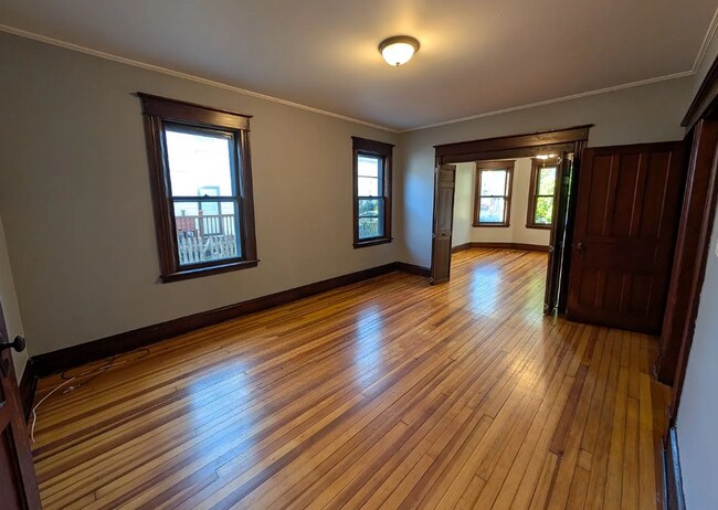 Foto del edificio - Beautiful 4 BR - Cohoes Available NOW!