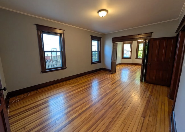 Building Photo - Beautiful 4 BR - Cohoes Available NOW!