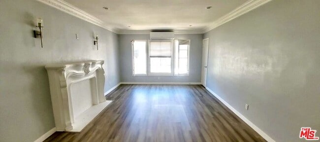 Building Photo - 164 S Elm Dr