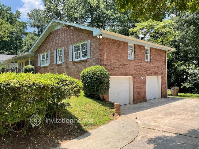 Building Photo - 680 Foxcroft Cir SE