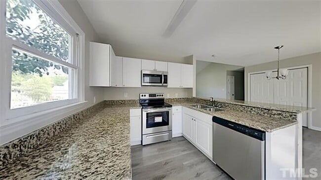 Building Photo - **Cozy Updated Bungalow near Downtown Durham**