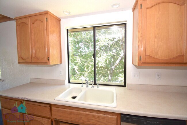 Building Photo - 14759 Sun Forest Dr