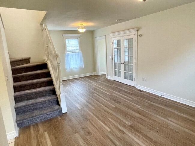 Building Photo - Boise Neighborhood 3-Story Victorian, Walk...