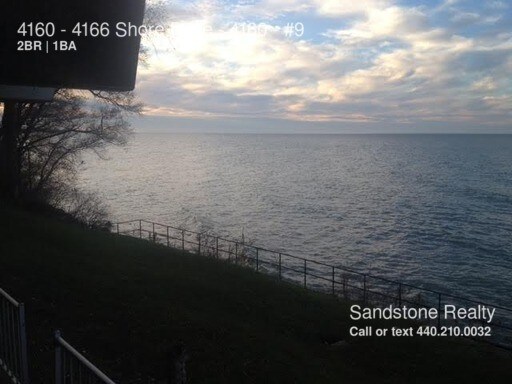 Foto del edificio - Right on the lake!!  Section 8 Welcome!