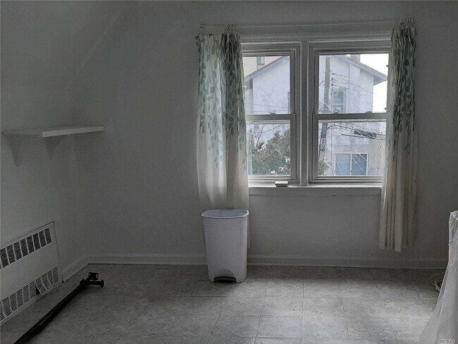 Foto del edificio - 370 E Broadway