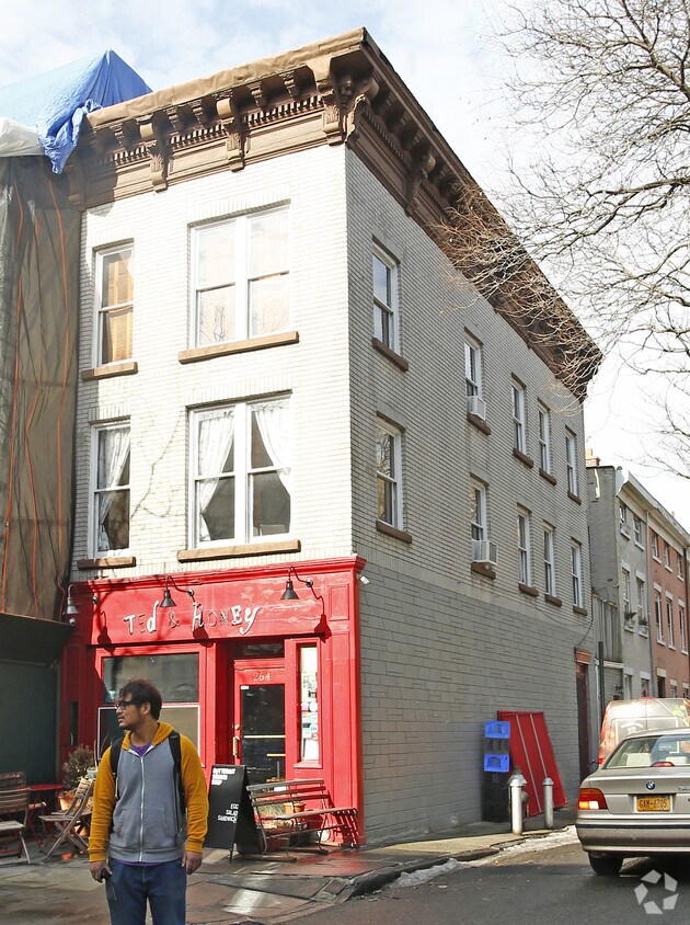 Primary Photo - 264 Clinton St