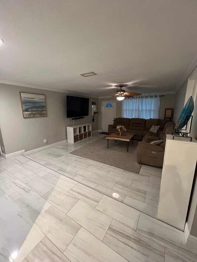 Foto del edificio - 10451 119th St