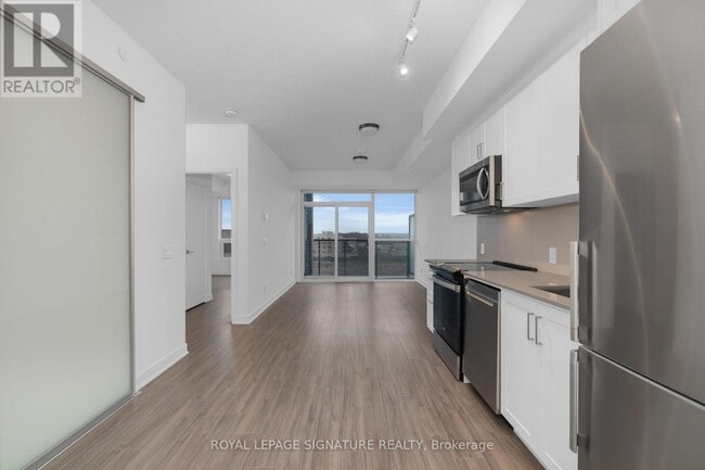 Photo du bâtiment - 681-681 Yonge St