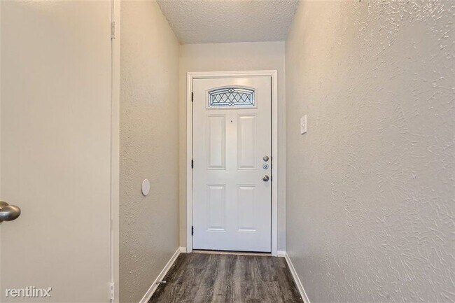 Building Photo - 3 br, 2 bath House - 810 East Heath Street...