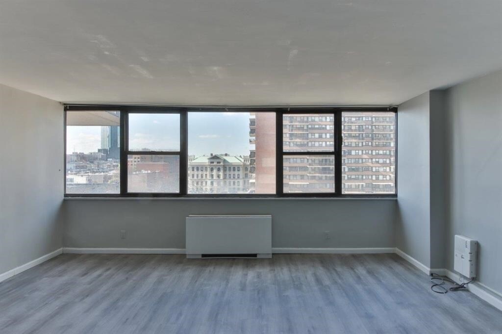 Foto del edificio - 270 Marin Blvd