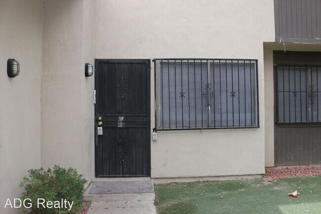 Building Photo - 216 N Bruce St