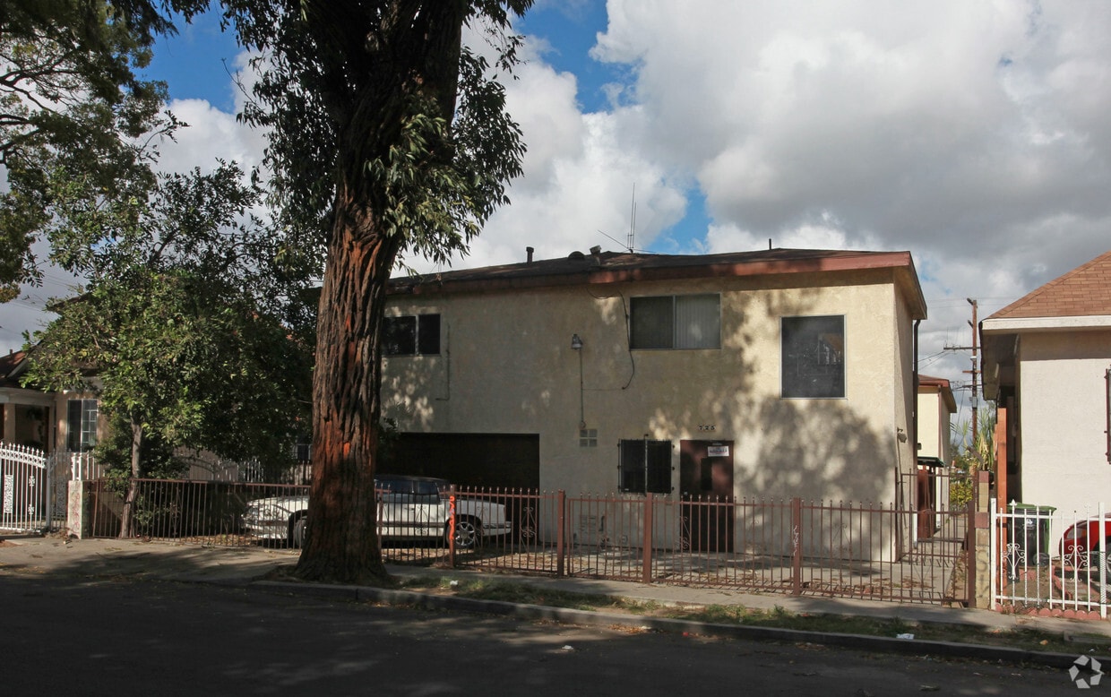 Building Photo - 725 E 27th St