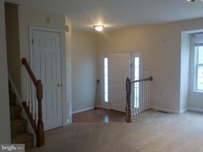 Building Photo - 703 Kings Crest Dr