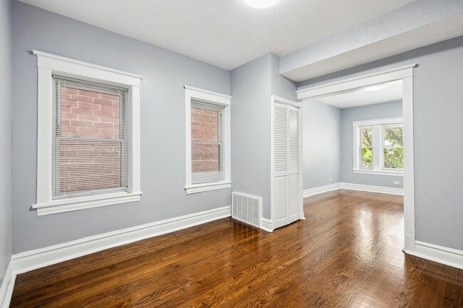 Foto del edificio - 1341 N Ashland Ave