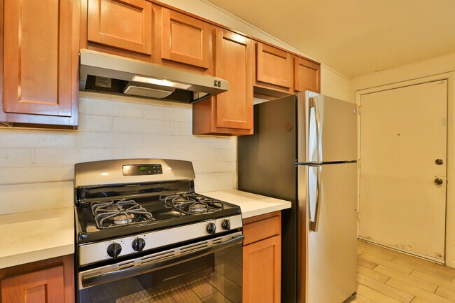 Building Photo - 1002 S Mariana St