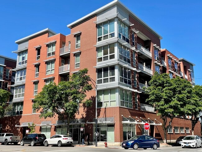 Building Photo - 2035 S Indiana Ave