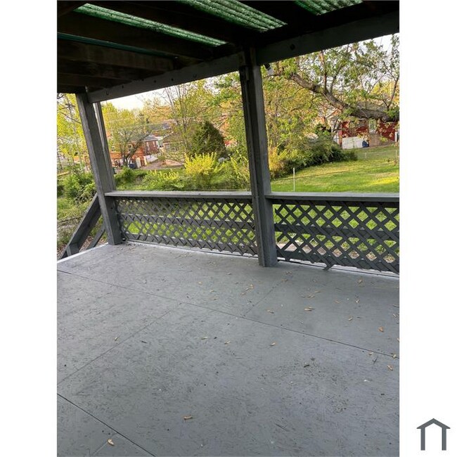 Building Photo - 7121 Manette Dr