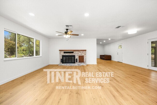 Building Photo - Remodeled Pet Friendly Property in Granite...