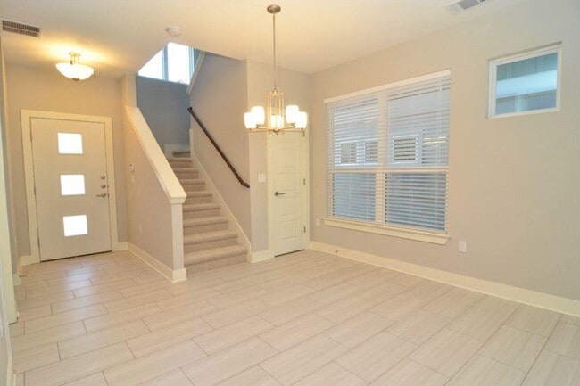 Building Photo - 2921 Bond Dr