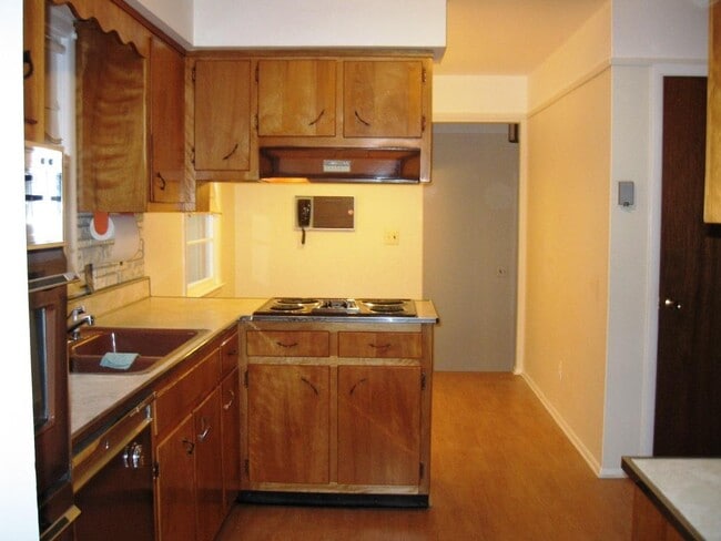 Kitchen - 1015 Buxton Rd.