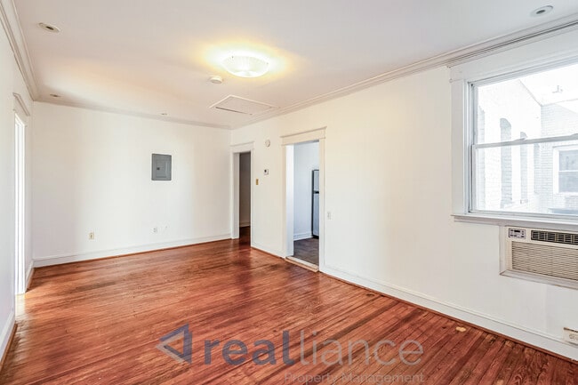 Building Photo - 1020 Fairmont St NW