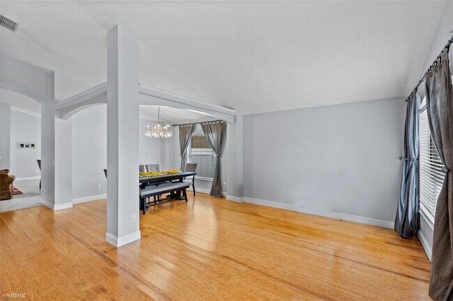 Building Photo - 3 br, 2 bath House - 647 Darkwood Avenue