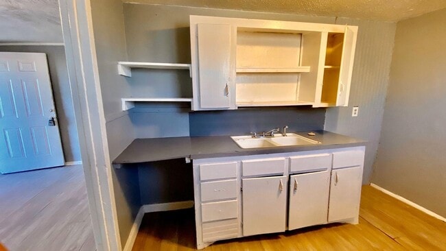 Building Photo - $0 First Month's Rent / $0 Deposit at Move-in