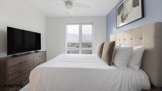 Building Photo - 707 S Farmer Ave