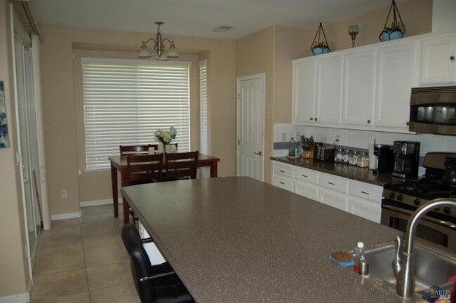 Building Photo - 402 Palisades Dr