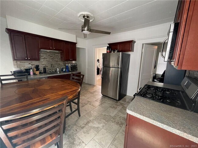 Foto del edificio - 109 Churchill St