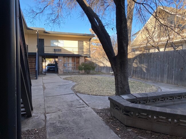 Building Photo - 1617 S Van Buren St