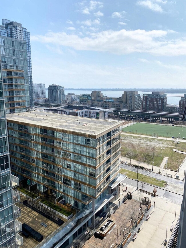 Building Photo - 89 Fort York Blvd