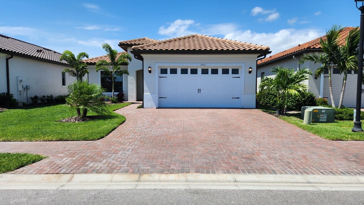 Foto principal - 1910 5th St E