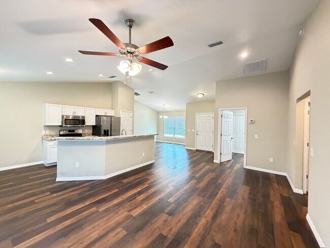 Foto del edificio - Stunning, Beautiful 3 Bedroom, 2 Bathroom Home in Ocala!