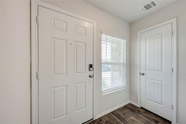 Foto del edificio - 105 Calgary Ln