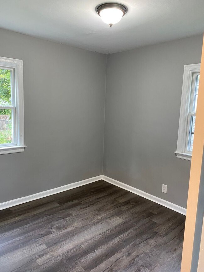 Building Photo - Two Bedroom Barnyard Style Home for Rent! ...