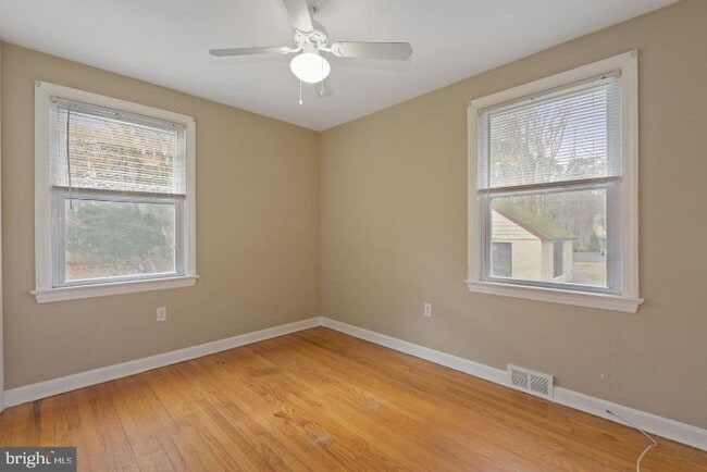 Building Photo - 13 E Rd