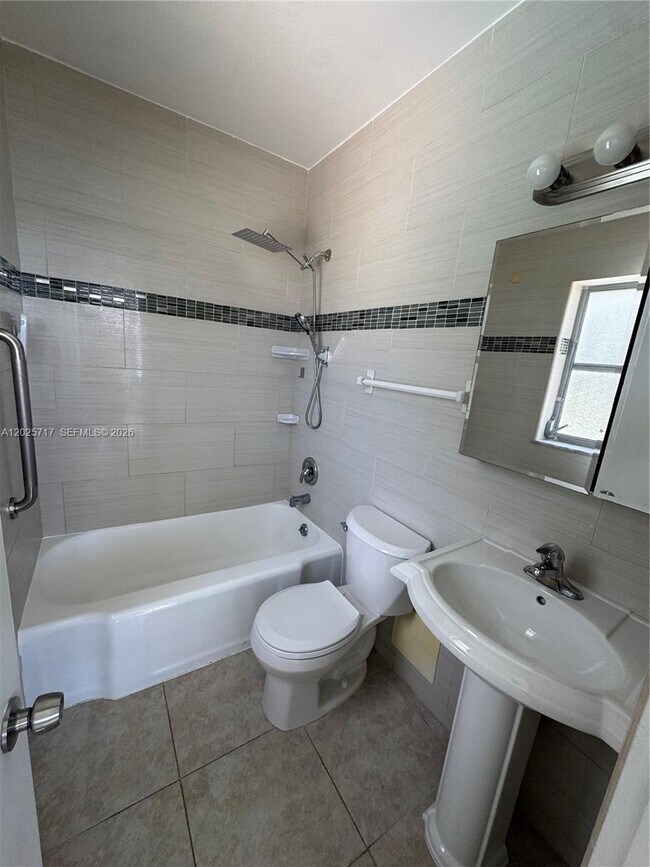 Foto del edificio - 10281 E Bay Harbor Dr