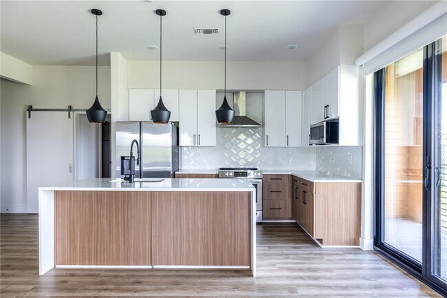 Foto del edificio - 112 Rogers St NE