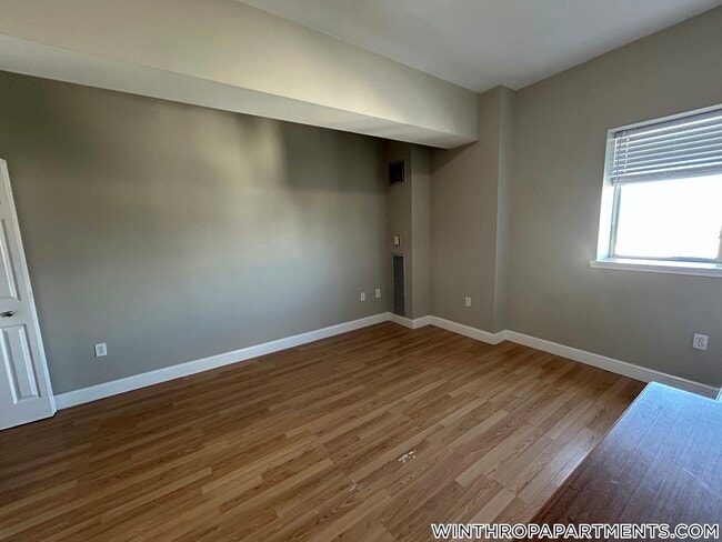 Building Photo - 312 Shirley St