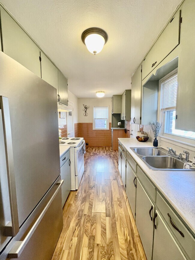 Building Photo - 1626 Kenmar St