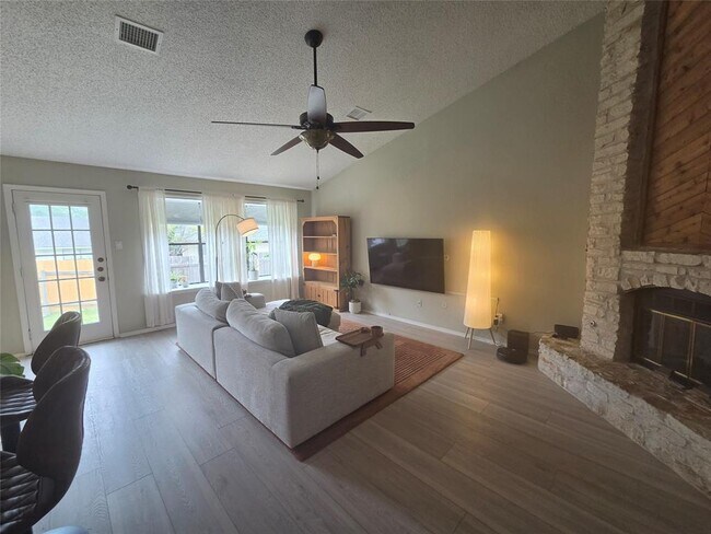 Foto del edificio - 1604 Kimmerling Ln