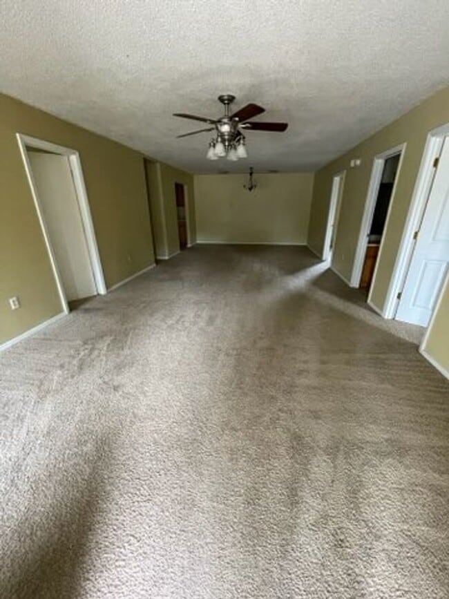 Foto del edificio - FOR RENT