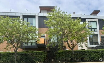 Building Photo - 2240 W Madison St