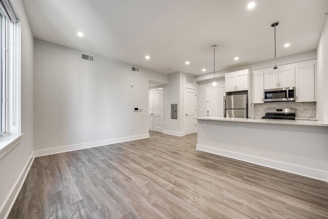 Foto del edificio - 658 Grand St