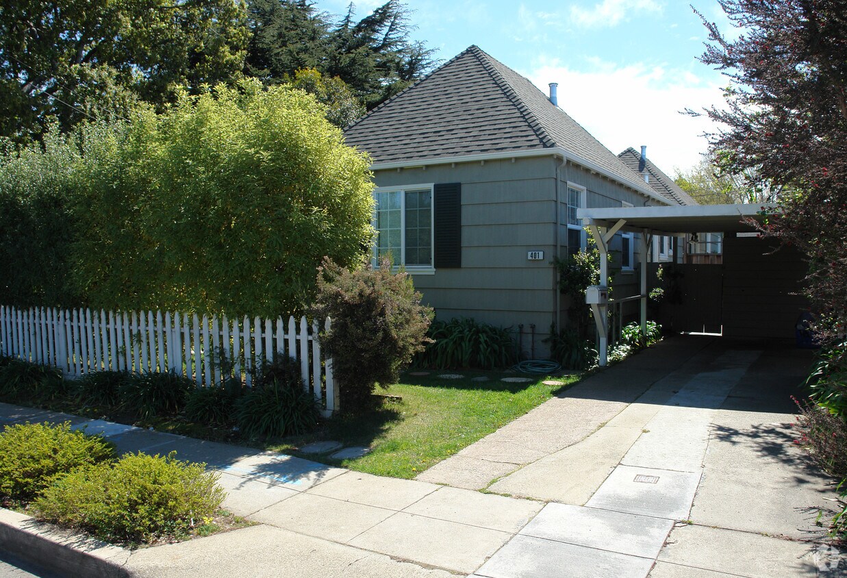 Building Photo - 401 Rollins
